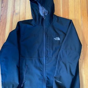 - Great Outer Shell
- Standard fit jacket
- Insulated hood and zipper pockets